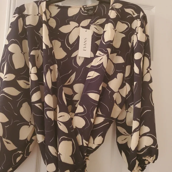 Wrap Dress Brand New - Picture 3 of 4